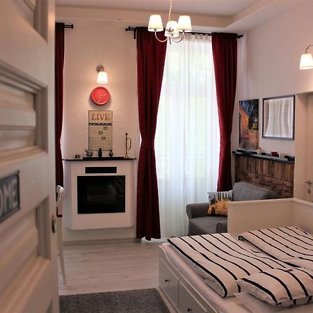 Belvarosi Apartmanszallo - Кишкунфеледьхаза Экстерьер фото