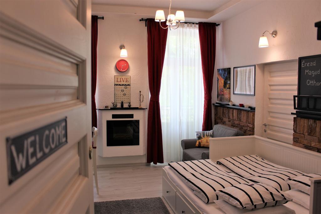 Belvarosi Apartmanszallo - Кишкунфеледьхаза Экстерьер фото
