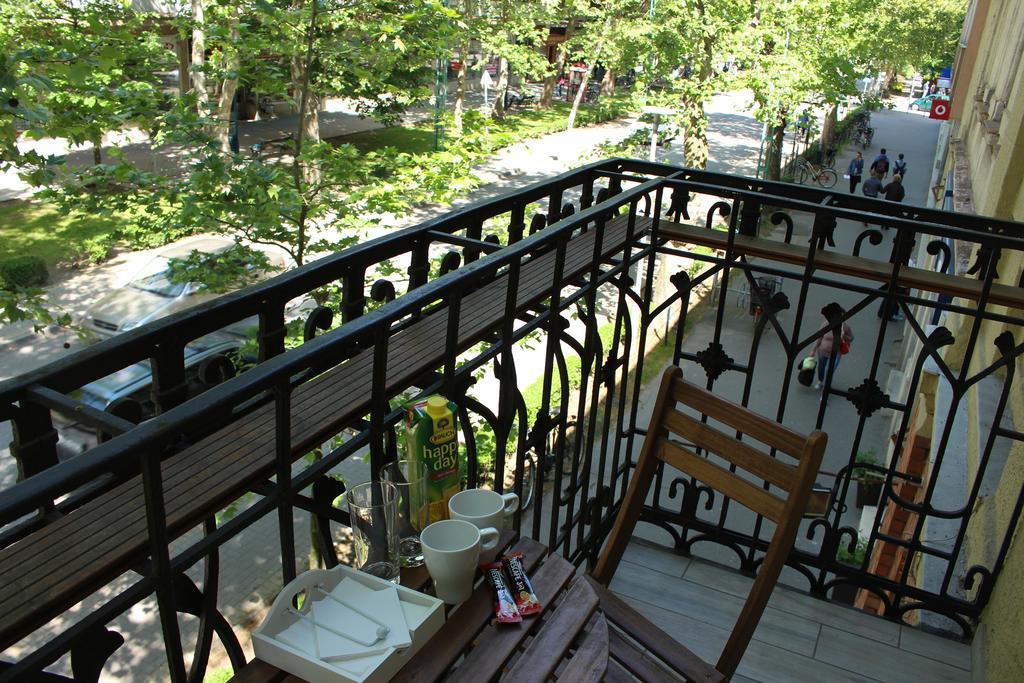 Belvarosi Apartmanszallo - Кишкунфеледьхаза Экстерьер фото