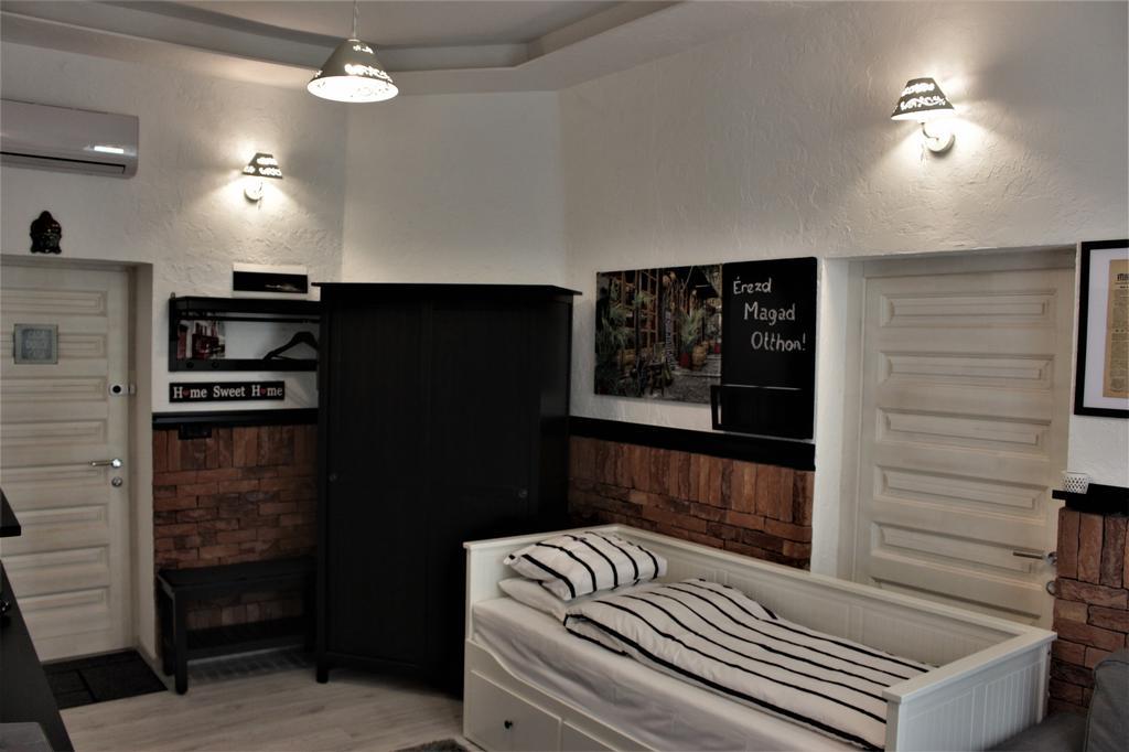 Belvarosi Apartmanszallo - Кишкунфеледьхаза Экстерьер фото