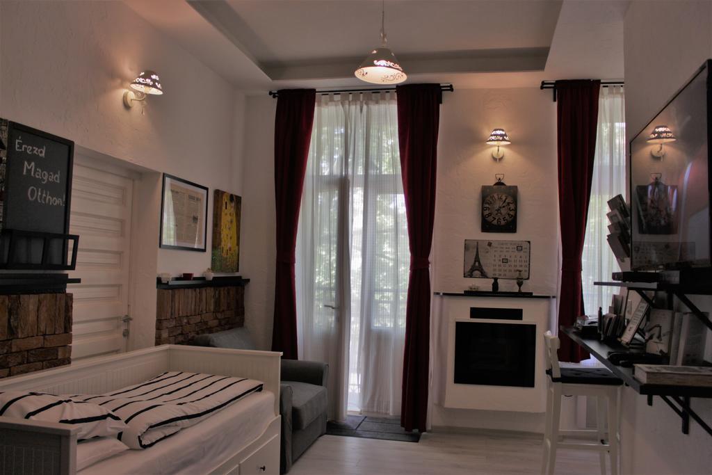 Belvarosi Apartmanszallo - Кишкунфеледьхаза Экстерьер фото
