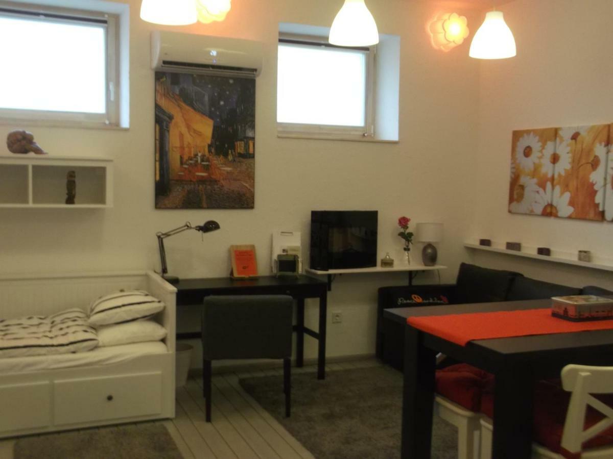 Belvarosi Apartmanszallo - Кишкунфеледьхаза Экстерьер фото
