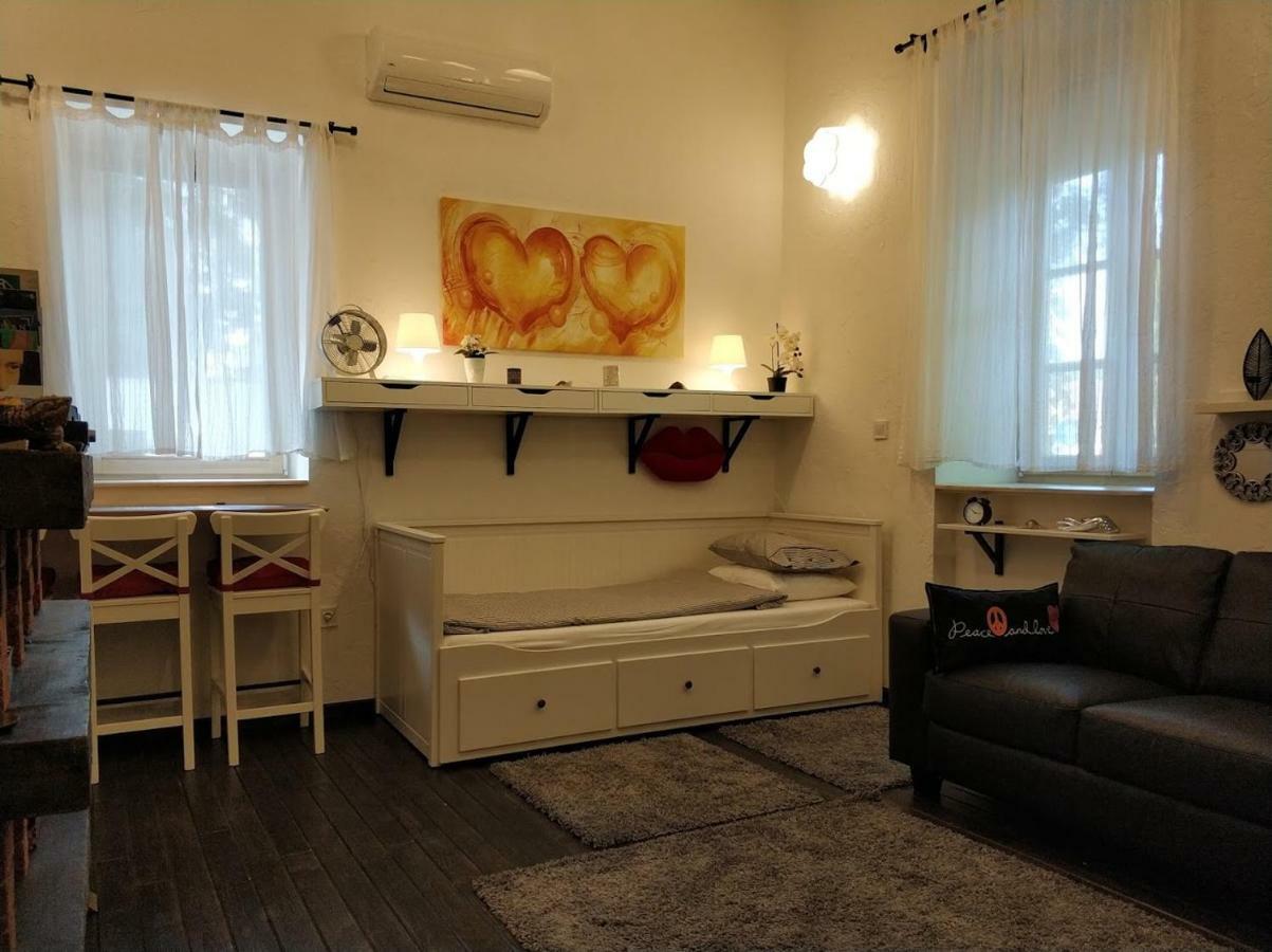 Belvarosi Apartmanszallo - Кишкунфеледьхаза Экстерьер фото